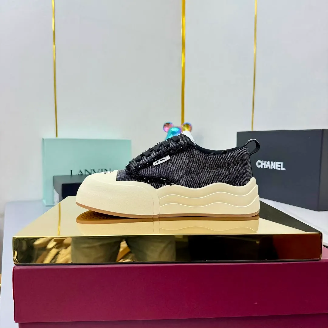 👟👟Ex-factory price 600👟👟 Chanel bread shoes ~ original calfskin panda shoes Chanel 25C latest hot style panda black and white sports shoes casual sneakers Xiaoxiang hot item classic black and white panda color coco girls must pay Fabric: original custom mixed sheepskin lining: original imported breathable mesh lining outsole: Original molded rubber + TPU combination Size: Women's 35-41 Buy now👉